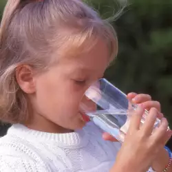 Диетолози: Децата трябва да пият само вода