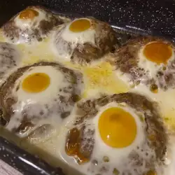Чудни гнезда от кайма с яйце