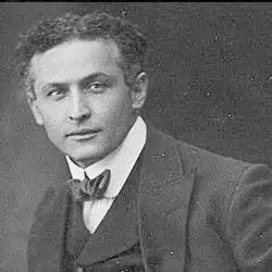 Harry Houdini`s Magic Tricks Still Remain Unexplained