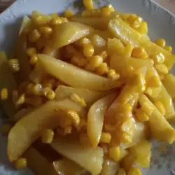 Задушени картофи с царевица
