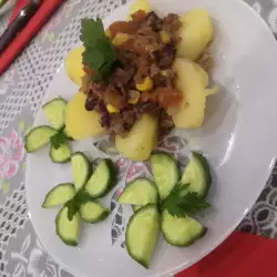 Картофи с кайма, боб и царевица