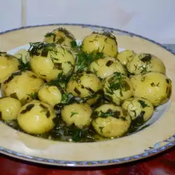 Вкусни картофи и зеленчуци с масло
