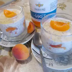 Млечен десерт с плодове и чиа