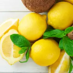 Какво съдържат лимоните?