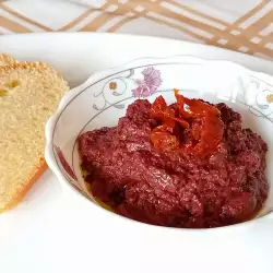 Маслинова паста със сушени домати