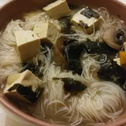 Мисо супа с оризово фиде