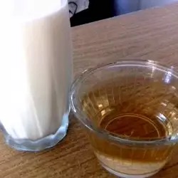 Milk with Apple Cider Vinegar Against Constipation