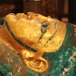 Откриха мистериозни татуси на лотос и павиани на мумия от Древен Египет