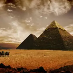 Who was it that actually built the pyramids?