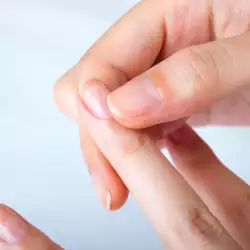Как да си направим сами домашен заздравител за нокти