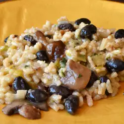 Ориз с праз лук, гъби и маслини