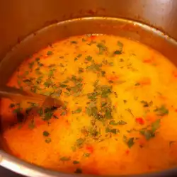 Пилешка супа с картофи и тиквички