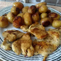 Пилешки гърди с пресни картофки