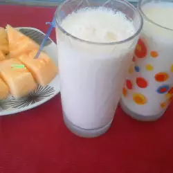 Плодово мляко с пъпеш