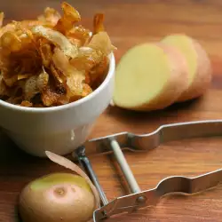 Направете си вкусен домашен чипс от обелки от картофи! Ето как