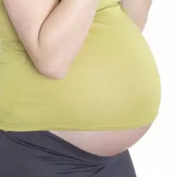 Бременна жена износва бебе почти две години