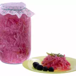 Red Cabbage with Bay Leaf