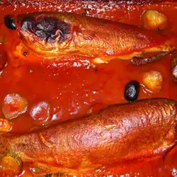 Вкусни рецепти за скумрия в доматен сос