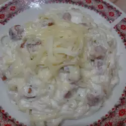 Спагети с бял сос и бекон