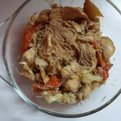 Спагети с пиле и зеленчуци по китайски