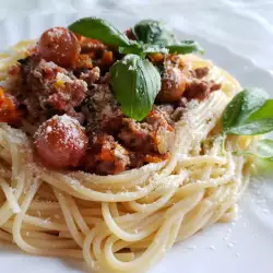 Спагети с телешка кайма и домати