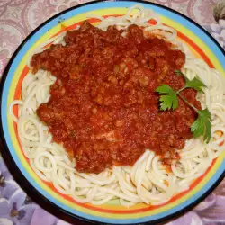 Minced Meat Spaghetti with a Spicy Sauce