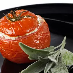 Пълнени домати с цаца