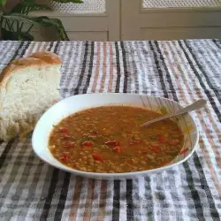Супа леща с червена чушка