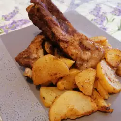 Мариновани свински ребра с картофки