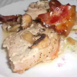 Свинско контра филе с гъби, майонеза и бекон на фурна