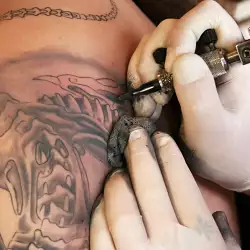 Вече е възможно да си татуираш гласа на любимия човек