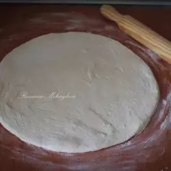 Хрупкаво тесто за пица със заквасена сметана