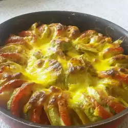 Печени тиквички със зеленчуци по селски