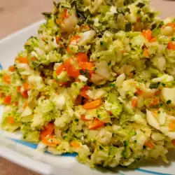 Витаминозна салата с броколи, морков и пащърнак