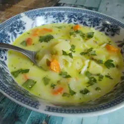 Зеленчукова супа с прясно мляко и куркума