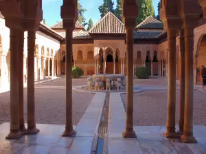Исторически Забележителности - Снимка Дворецът Алхамбра в Испания
