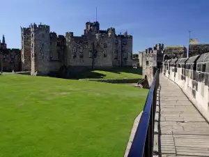 Средновековни замъци и крепости - Снимка Замъкът Алнуик