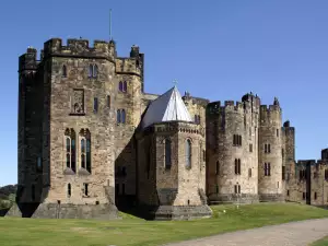 Средновековни замъци и крепости - Снимка Замъкът Алнуик в Англия
