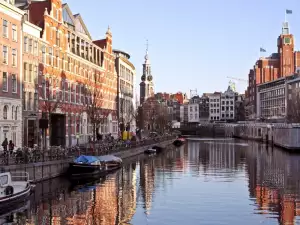 Романтични градове - Снимка По каналите на Амстердам