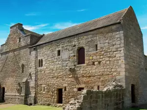 Средновековни замъци и крепости - Снимка Замъкът Айдън от 13 век