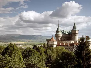 Средновековни замъци и крепости - Снимка Замъкът Божнице в Словакия