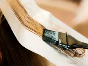 Боядисване на коса с фолио