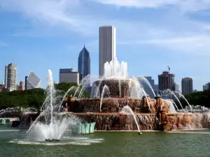 Небостъргачи - Снимка Бъкингамският Фонтан в Чикаго