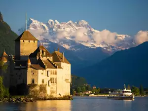 Средновековни замъци и крепости - Снимка Замъкът Шийон в Швейцария