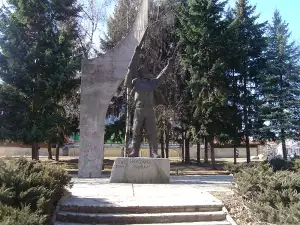 Добринище - Снимка Паметник на Козарев в Добринище