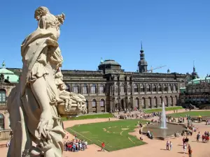 Романтични градове - Снимка Цвингера в Дрезден