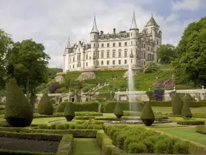 Най-красивите дворци в света - Снимка Имението  Дънробин в Шотландия