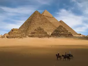Чудесата на древния свят - Снимка Египетските Пирамиди
