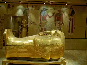 Исторически Забележителности - Снимка В гробницата на Тутанкамон