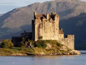 Средновековни замъци и крепости - Снимка Елън Донан в Шотландия
